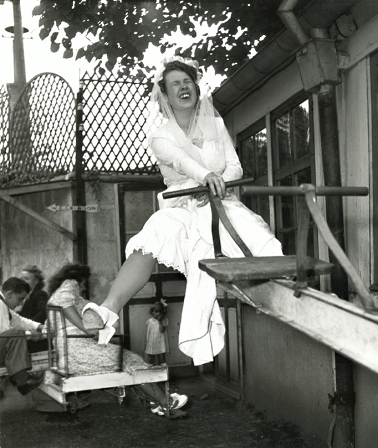 Robert Doisneau - Chez Gegene, Quai de Polangis, Joinville-le-Pont (La Mariée) Robert Doisneau - Chez Gegene, Quai de Polangis, Joinville-le-Pont (La Mariée)
