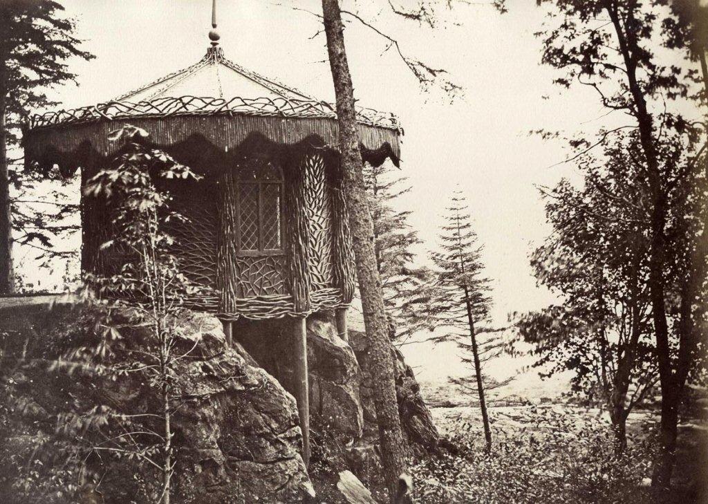 Marquis de Rostaing - Pavillon dans le Parc Marquis de Rostaing - Pavillon dans le Parc