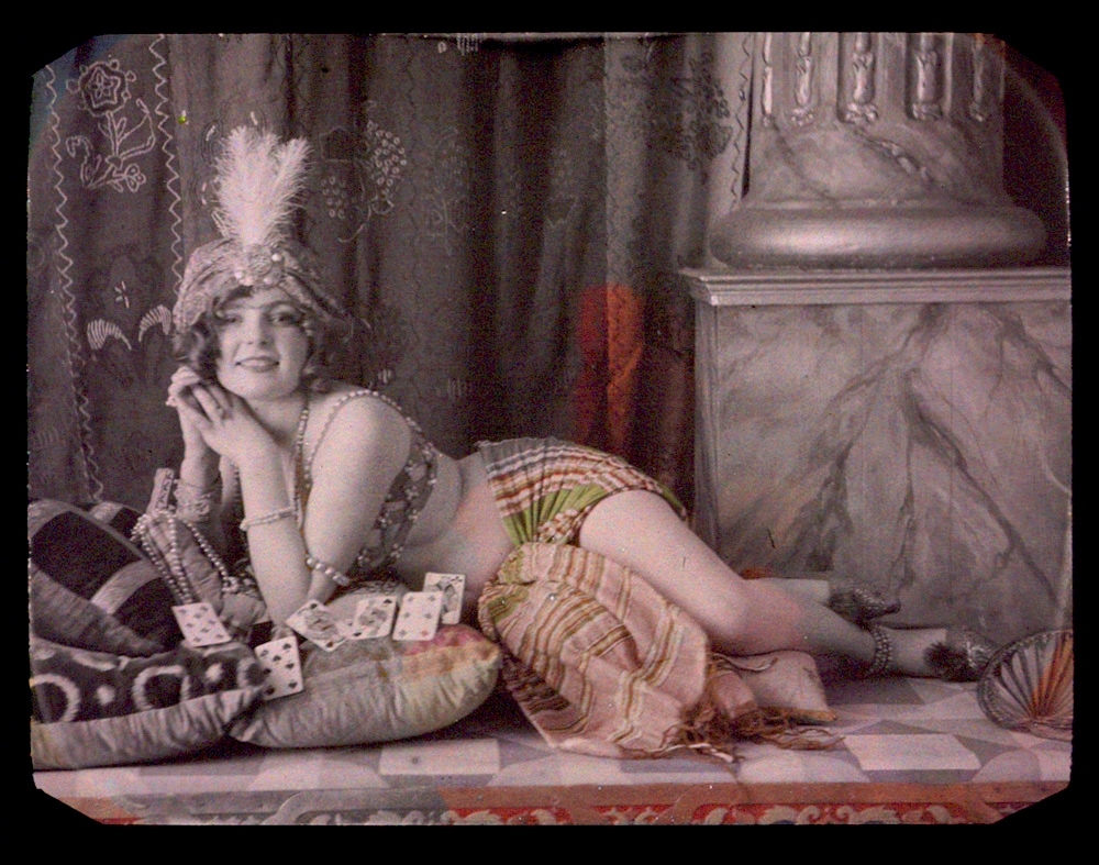 Mante & Goldschmidt (attributed to) - Odalisque with Playing Cards