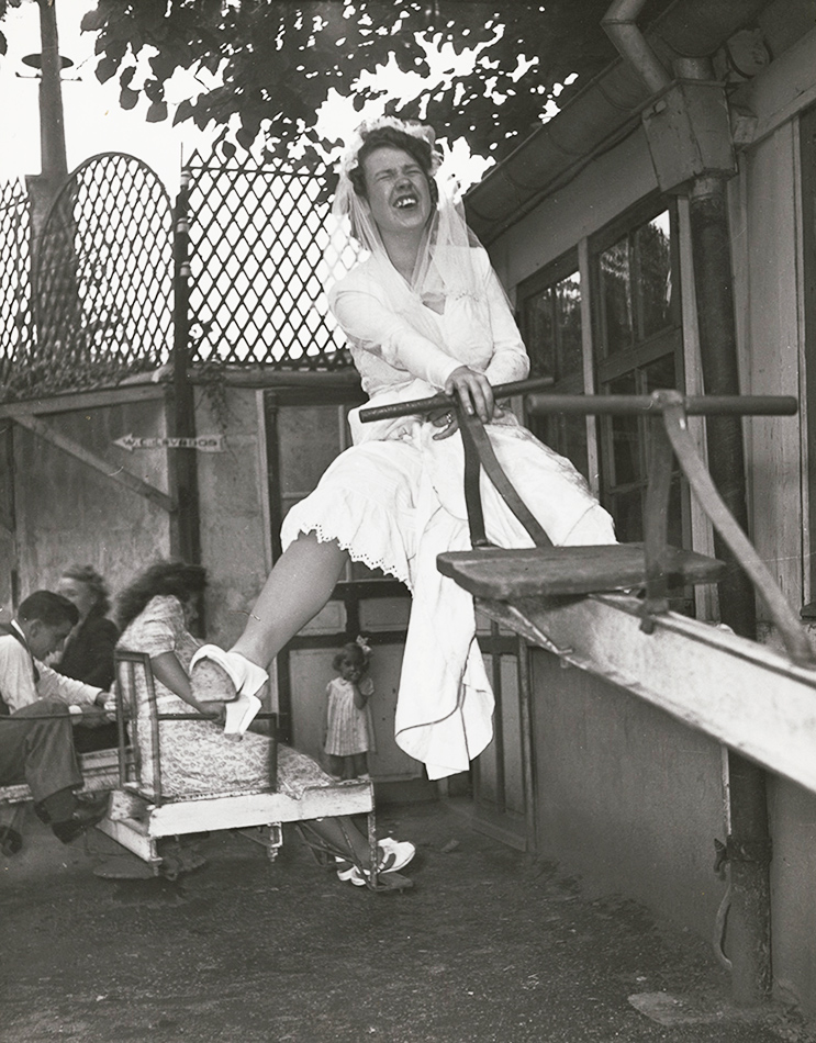 Robert Doisneau - Chez Gegene, Quai de Polangis, Joinville-le-Pont (La Mariée) Robert Doisneau - Chez Gegene, Quai de Polangis, Joinville-le-Pont (La Mariée)