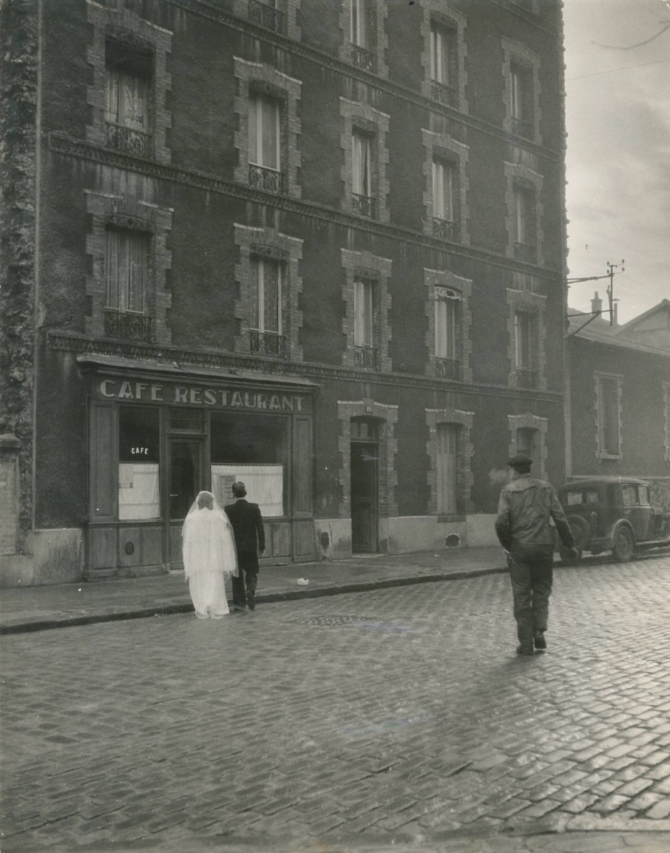 Robert Doisneau - La Stricte Intimite (In the Strictest Intimacy), Montrouge
