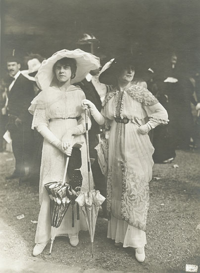 Seeberger Freres (Jules Louis, Henri) - Fashion at the Auteuil Racetrack, France Seeberger Freres (Jules Louis, Henri) - Fashion at the Auteuil Racetrack, France